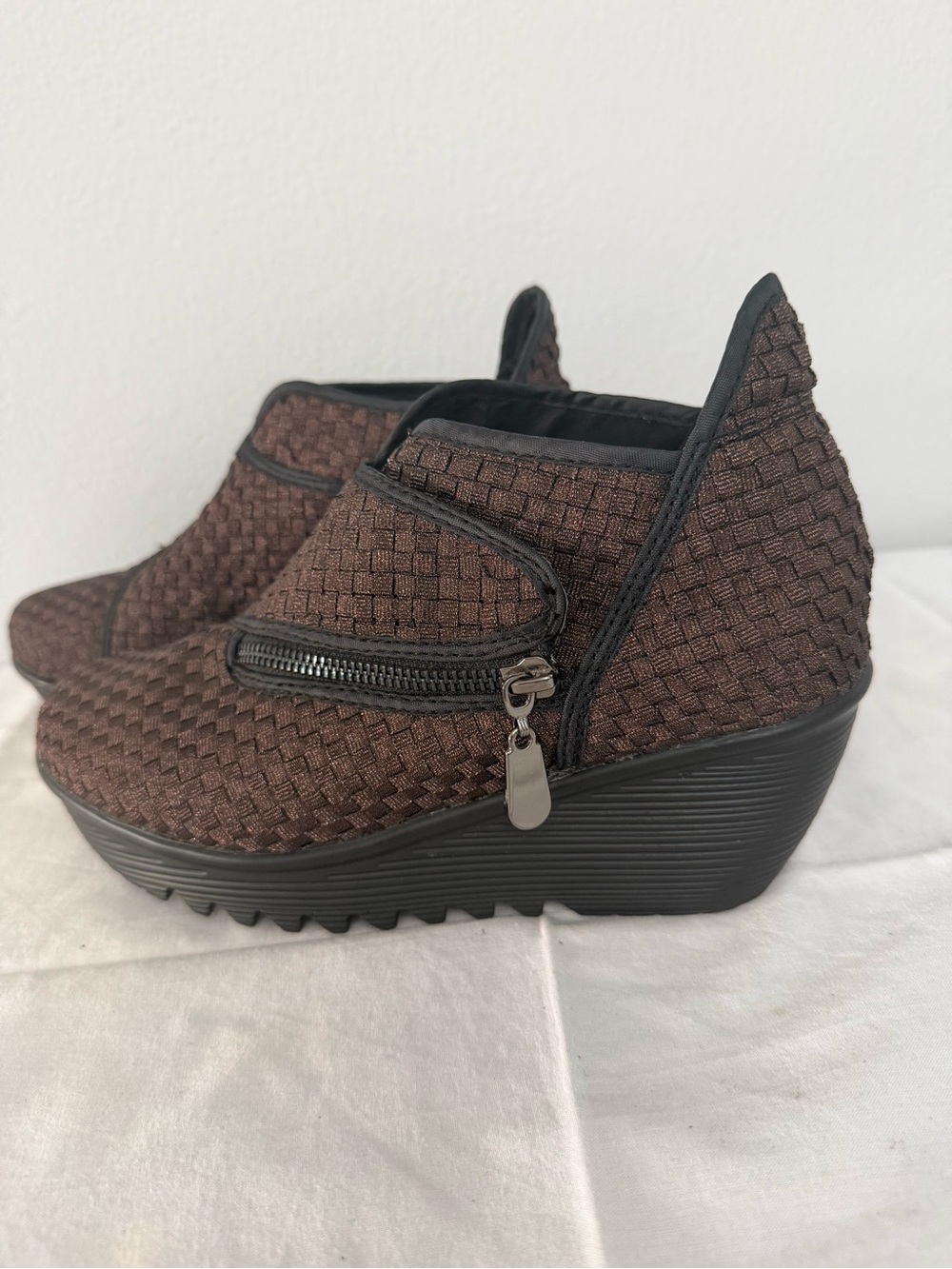 bernie mev. Brownβ Woven Zip Wedge Shoes